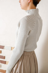 リブニットシームレスタートルプルオーバー