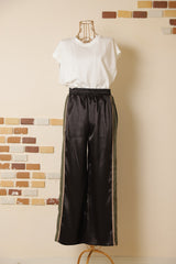 サテンライン入りパンツ