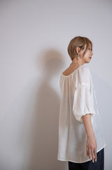 シアサッカーボリュームブラウス