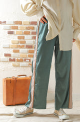 サテンライン入りパンツ