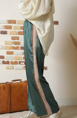 サテンライン入りパンツ