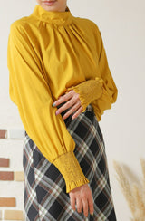 タックスタンドネックプルオーバー