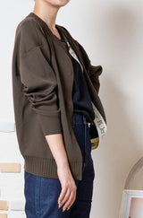 超軽量ニットロゴカーディガン