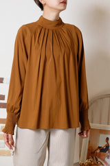 タックスタンドネックプルオーバー