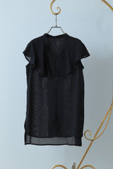 ラッフルカラーノースリブラウス