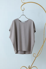 撥水ラウンドネックプルオーバー