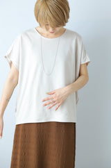 撥水ラウンドネックプルオーバー