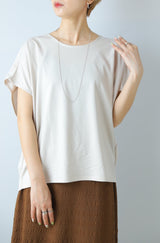 撥水ラウンドネックプルオーバー