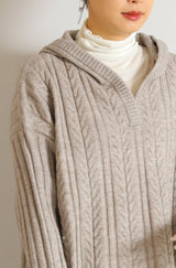 ケーブル編みフードチュニック