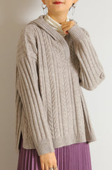 ケーブル編みフードチュニック
