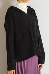 ケーブル編みフードチュニック