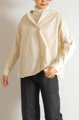 ノーカラーオーバーギャザーブラウス