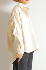 ノーカラーオーバーギャザーブラウス