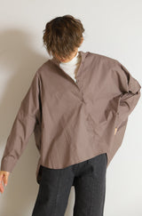 ノーカラーオーバーギャザーブラウス