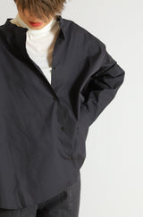 ノーカラーオーバーギャザーブラウス