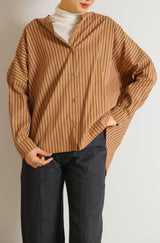 ノーカラーオーバーギャザーブラウス