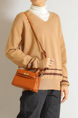 Vネックニットプルオーバー