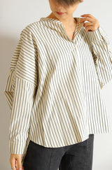 ノーカラーオーバーギャザーブラウス