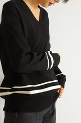 Vネックニットプルオーバー