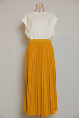 プリーツスカート