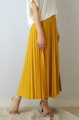 プリーツスカート