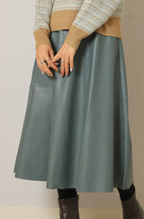 フェイクレザーフレアスカート