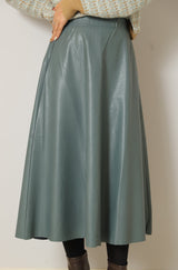フェイクレザーフレアスカート