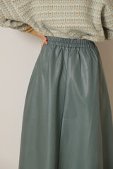 フェイクレザーフレアスカート