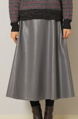 フェイクレザーフレアスカート