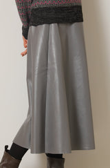 フェイクレザーフレアスカート