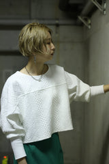 エンボス加工ショートプルオーバー