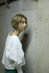 エンボス加工ショートプルオーバー