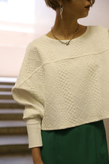 エンボス加工ショートプルオーバー