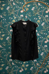 フリルショルダーブラウス