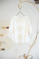ボタニカル刺繍ドルマンブラウス