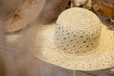 つば広レース編みハット
