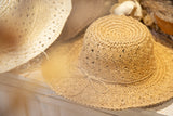つば広レース編みハット