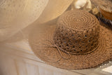 つば広レース編みハット